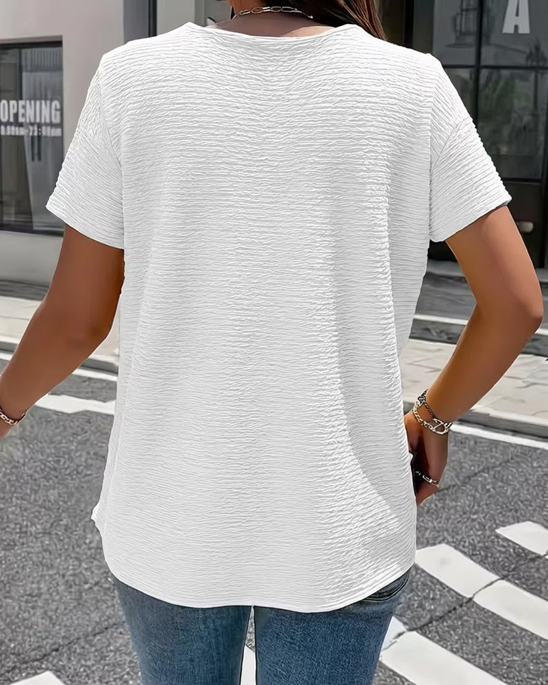 SANDRA | FLATTERING PETER PAN COLLAR TEE WITH REFINED NECKLINE